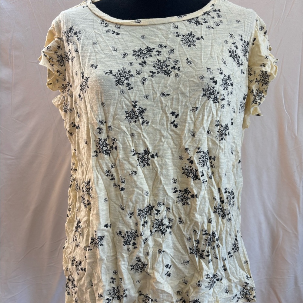 Maurice’s women’s large floral print and ruffle sleeves